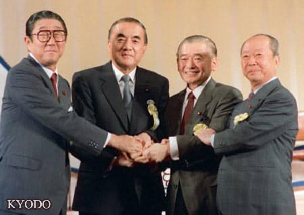 这位日本首相曾和美国打贸易战，和中国进入蜜月期