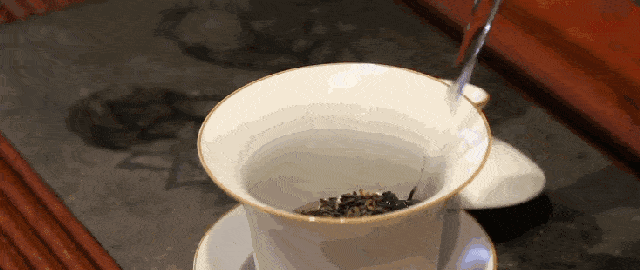 央视曝“古树茶”乱象：普通茶披个包装价格翻几倍