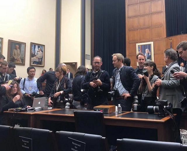 直击扎克伯格6小时国会听证，议员：“我们更不相信脸书了”