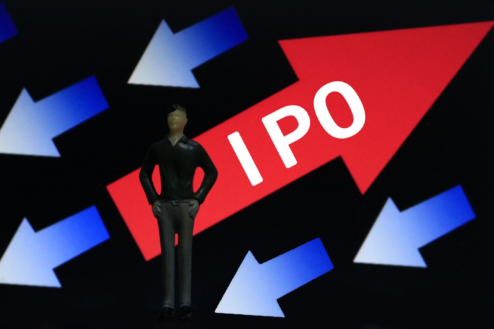 诗尼曼家居拟赴科创板IPO：实控人夫妇合计持股64.75% 营收增幅低于行业平均值12.3个百分点