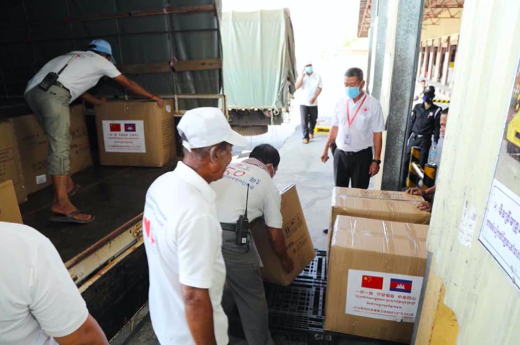 柬红会举行红豆集团捐赠100万口罩接收仪式 洪森首相夫人文拉尼感谢祝福红豆