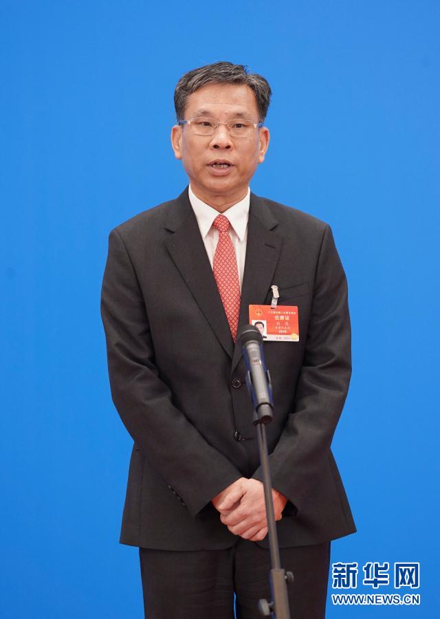 财政部部长刘昆：继续实施制度性减税降费政策