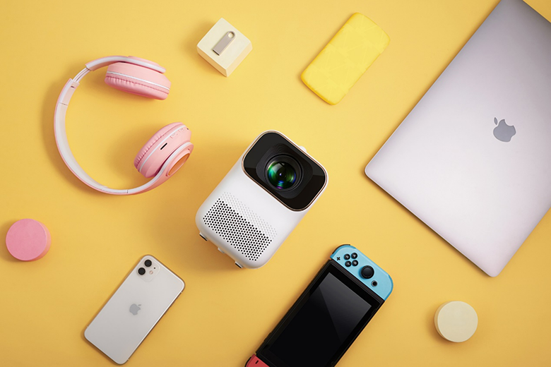 1080P高清分辨率+莱茵TÜV低蓝光认证 小明Q1迷你投影仪发布售价1099元