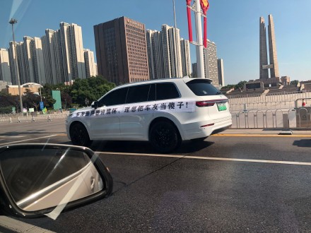 变相割“韭菜”？理想ONE新车发布 老车主上路维权要求“退一赔三”