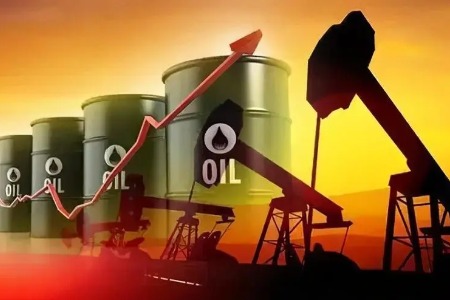 快讯：布伦特原油突破每桶105美元，美油时隔7年突破100美元