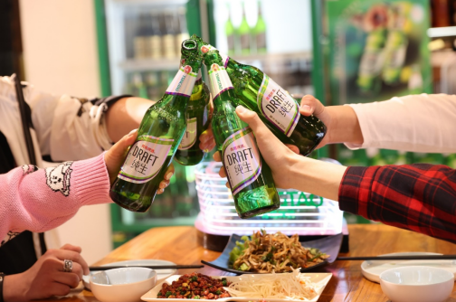 青岛啤酒官宣品牌代言人肖战 与你一起畅享欢聚时刻