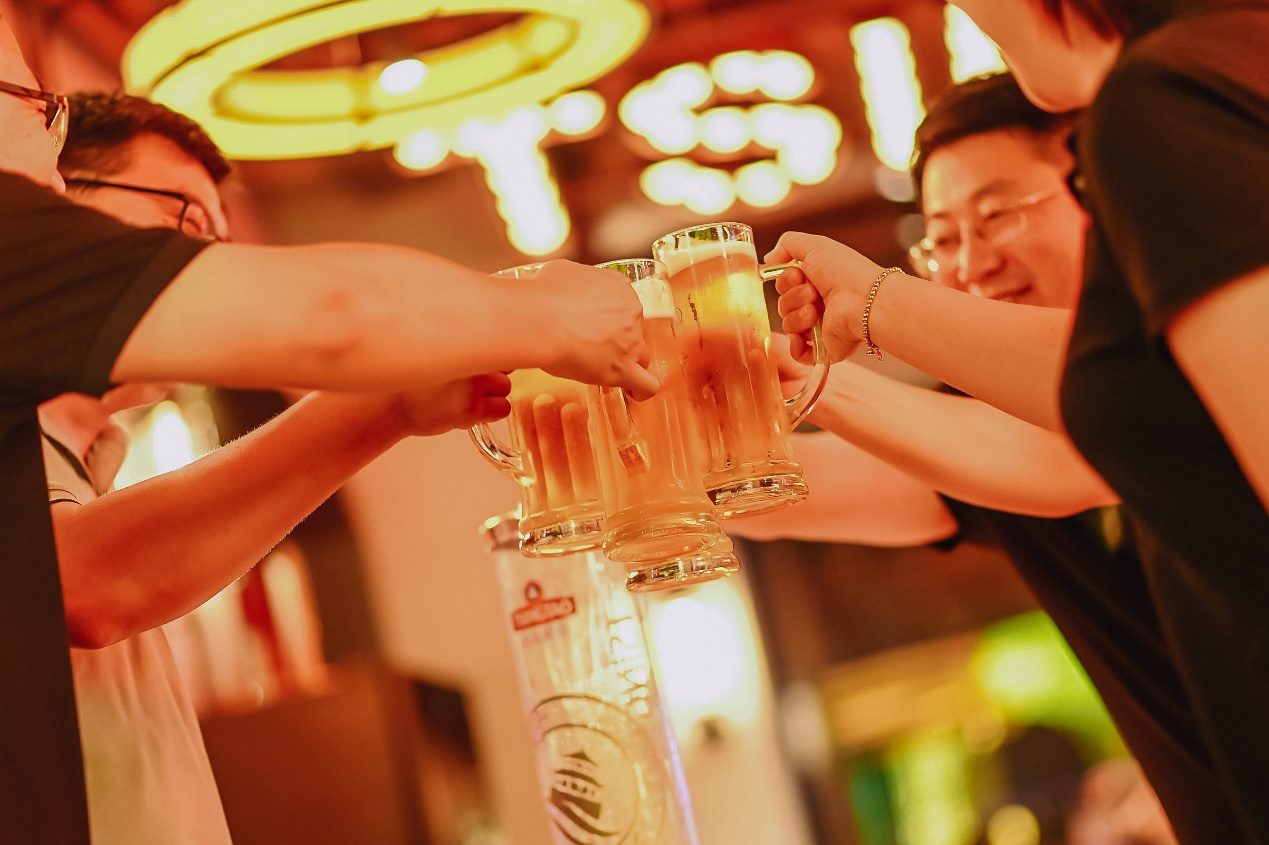 青岛啤酒打造“永不落幕啤酒节” 让城市夜色更炫、更潮、更烟火