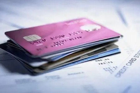 租借1张信用卡每月白赚6500元？极易导致征信受损